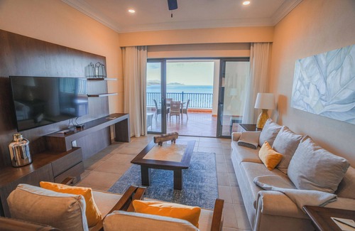 Loreto Complejo | Fabulous Christmas in Loreto, Baja Mexico. Deluxe 2bdrm Ocean Front Penthouse.