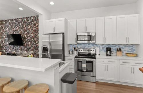 Saint Thomas Development Apartamento | Fabulous Classy and Comfy 3BD 2BA Home and Parking
