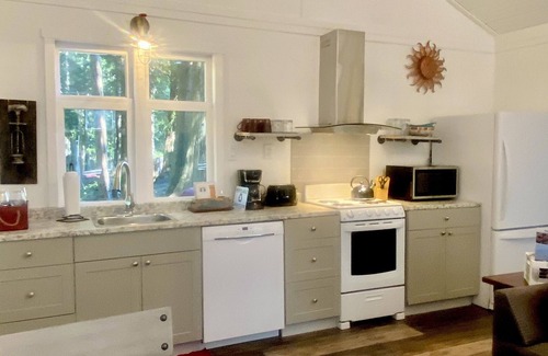 Regional District of Nanaimo Cabaña | Fabulous cottage in the heart of Qualicum Beach. Inspired by Nature.