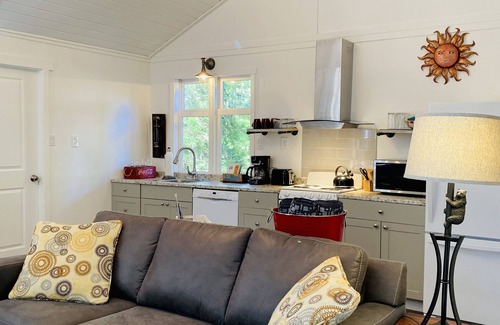 Regional District of Nanaimo Cabaña | Fabulous cottage in the heart of Qualicum Beach. Inspired by Nature.
