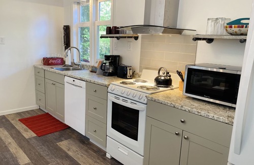 Regional District of Nanaimo Cabaña | Fabulous cottage in the heart of Qualicum Beach. Inspired by Nature.