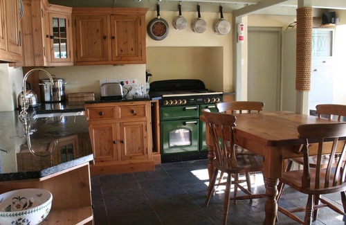 Malborough Cabaña | Fabulous cottage near Salcombe with views, pet-friendly and secluded garden