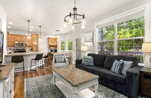 Windsor Casa | Fabulous Family-friendly Retreat by Windsor Lake!