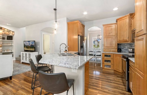 Windsor Casa | Fabulous Family-friendly Retreat by Windsor Lake!