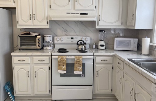 Somers Point Casa | Fabulous Family Rancher- Near Ocean City NJ Beaches !