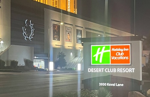 Las Vegas Complejo | Fabulous Fancy Favorite just beyond the strip!