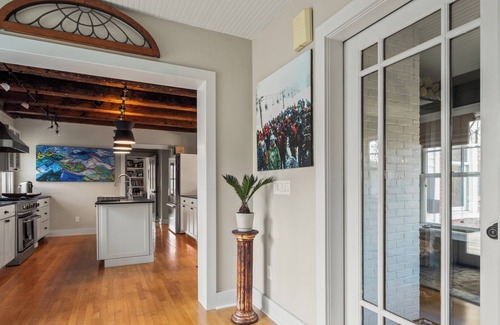 Moscow Casa | Fabulous Farm House! hot tub, gym, speakeasy, 3 bedroom, minutes to Stowe Resort