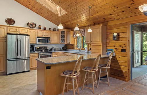 Jay Cabina | Fabulous Fern Cabin | Hot Tub | Game Room