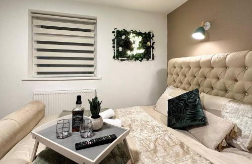 Rhondda Cynon Taff Apartamento | Fabulous Fiery Flat W Body Shower - Tylorstown