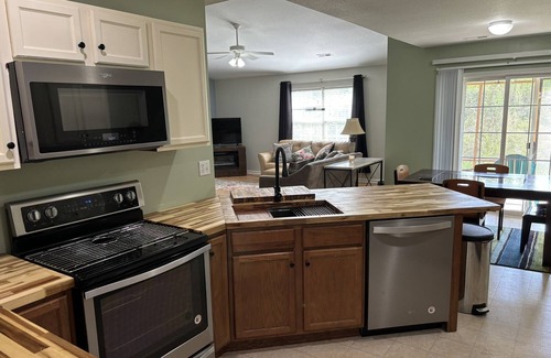 Simpsonville Casa | Fabulous Five Forks Residence near EVERYTHING!