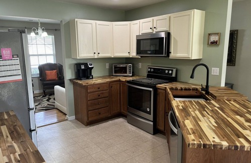 Simpsonville Casa | Fabulous Five Forks Residence near EVERYTHING!