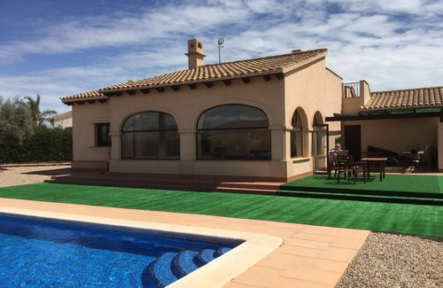 Hacienda del Álamo Villa | Fabulosa villa en primera línea con piscina en la camiseta 13