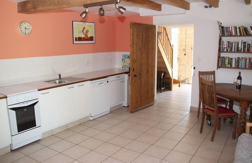 Migron Casa | Fabulous gite with pool, orchard and in village with bar, baker & shops