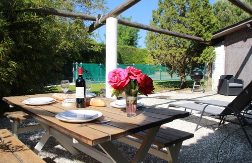 Migron Casa | Fabulous gite with pool, orchard and in village with bar, baker & shops