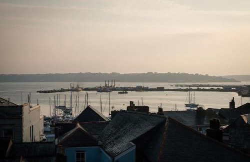 Mylor Churchtown Casa | Fabulous High Street Townhouse With Stunning Views & Parking at 'Eagles Nest'