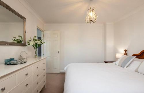 Mylor Churchtown Casa | Fabulous High Street Townhouse With Stunning Views & Parking at 'Eagles Nest'