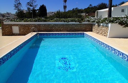 Praia da Luz Villa | Fabulosa villa frente al mar con piscina climatizada, servicio de mucama, amplio jardín