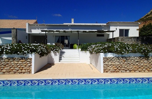 Praia da Luz Villa | Fabulosa villa frente al mar con piscina climatizada, servicio de mucama, amplio jardín