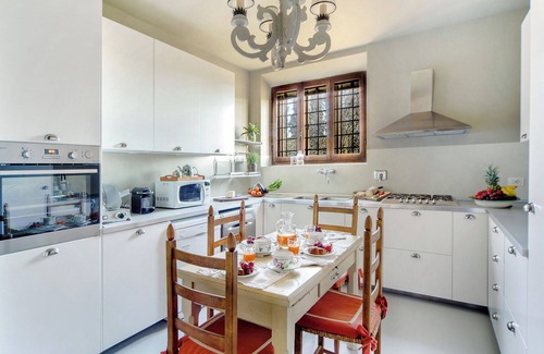 Castellina in Chianti Villa | FABULOSO 6BD - 6BA VILLA CON IMPRESIONANTE PISCINA Y VISTAS EN LA MEJOR UBICACIÓN DE CHIANTI!