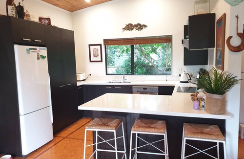Whangapoua Casa | Fabulous kiwi bach 2min walk from beach