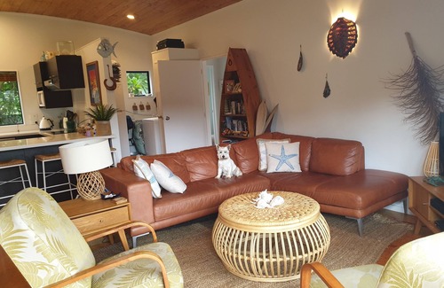 Whangapoua Casa | Fabulous kiwi bach 2min walk from beach