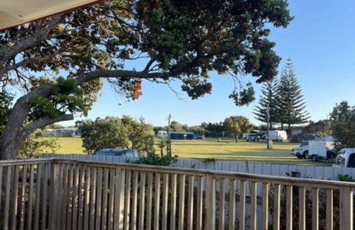 Waipu Cove Casa | Fabulous Kiwi Bach, steps away to beautiful Waipu Cove beach!