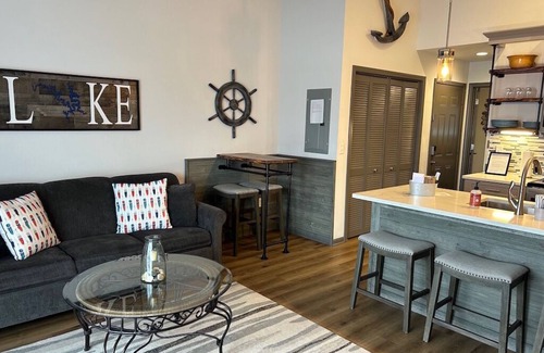 Village of Four Seasons Condominio | Fabulous Lakefront Condo w/Great View & Location