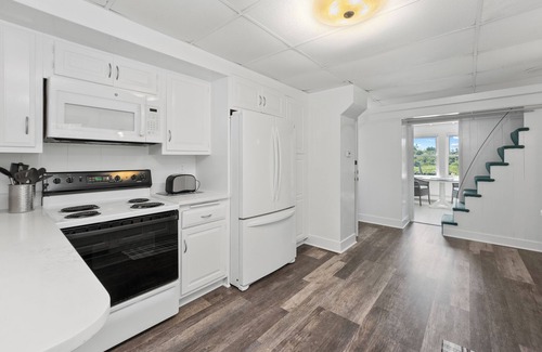Barnstable Casa | Fabulous location with ocean views and new heated pool