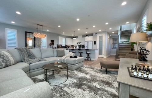 Oxnard Dunes Condominio | Fabulous LTR 3-bed 3.5 bath condo in wonderful Oxnard with AC, WiFi, EV Charger,