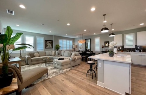 Oxnard Dunes Condominio | Fabulous LTR 3-bed 3.5 bath condo in wonderful Oxnard with AC, WiFi, EV Charger,