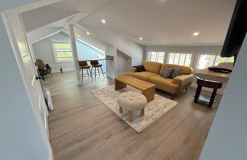 Wall Casa | Fabulous new 1BR Loft, 2 Blocks to the Beach