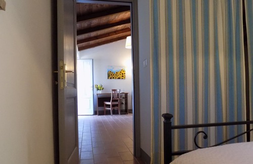 Montegabbione Casa | Fabulous one bedroom haven surrounded by vineyards, Wifi, A/C