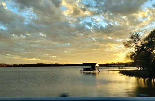 Wills Point Casa | Fabulous RV Park getaway in East Lake Tawakoni Texas No RVs for rent