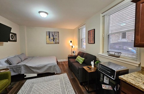 Champaign Apartamento | Fabulous Stay at the Historic Inman