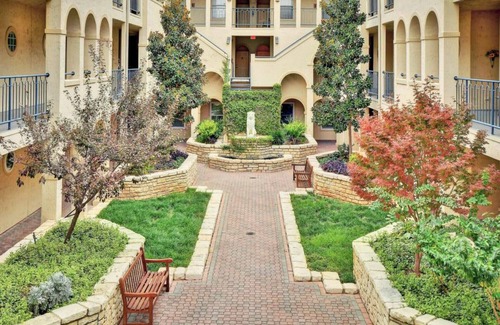 Lago Vista Condominio | Fabuloso, sabroso y totalmente amueblado condominio en Lake Travis Island Villa !!!