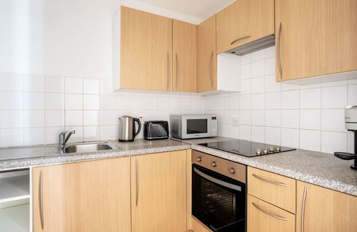 Riverside Apartamento | Fabulous Tower Bridge 2BR w/ Balcony, nr Tube Station, by Blueground