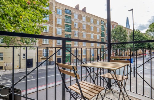 Riverside Apartamento | Fabulous Tower Bridge 2BR w/ Balcony, nr Tube Station, by Blueground