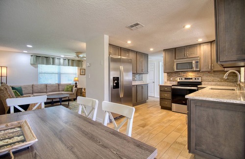 Hudson Beach Estates Casa | Fabulous Waterfront with Swimspa
