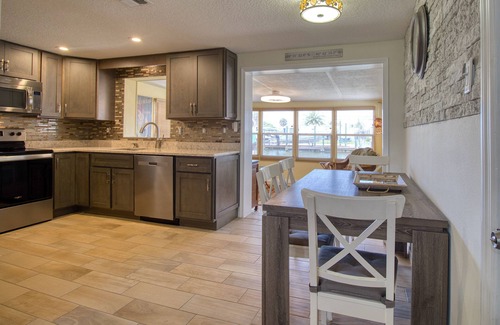 Hudson Beach Estates Casa | Fabulous Waterfront with Swimspa