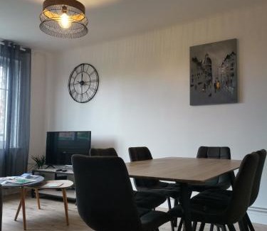 Ville Haute Apartamento | Face aux remparts