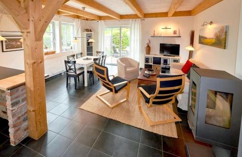 Seedorf Villa | Fachwerkhäuser Seedorf - Haushälfte "Sophie Charlott" mit Kamin und Terrasse