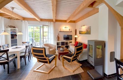Seedorf Villa | Fachwerkhäuser Seedorf - Haushälfte "Sophie Charlott" mit Kamin und Terrasse