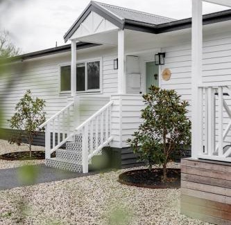 Rye Casa | Facing the Sun 5 min walk to beach & sleeps 8