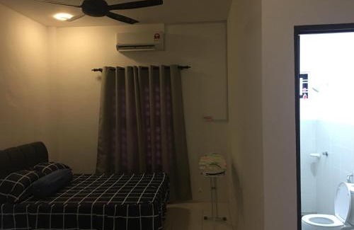 Kuching Casa | Fadi's Guesthouse at Bandar Baru Samariang