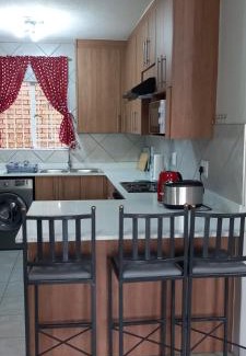 Olympus AH Apartamento | Faerie Glen, No Loadshedding, Short or Long Stays, Fast Wi-Fi