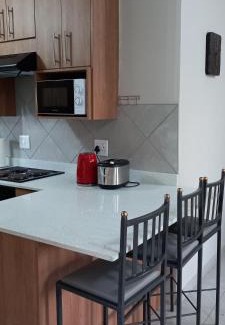 Olympus AH Apartamento | Faerie Glen, No Loadshedding, Short or Long Stays, Fast Wi-Fi