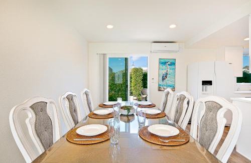 Santa Ana Heights Casa | Fair, Sunny, and Blue Weather Days