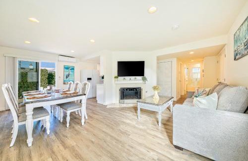 Santa Ana Heights Casa | Fair, Sunny, and Blue Weather Days
