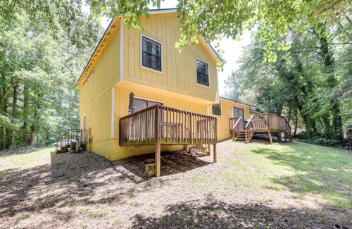 Fairburn Casa | Fairburn Home with 2 Decks, Grill and Outdoor Dining!