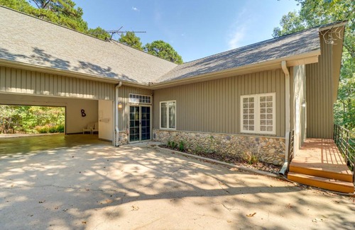 Fairfield Bay Casa | Fairfield Bay Retreat with Fireplaces and Lake Access